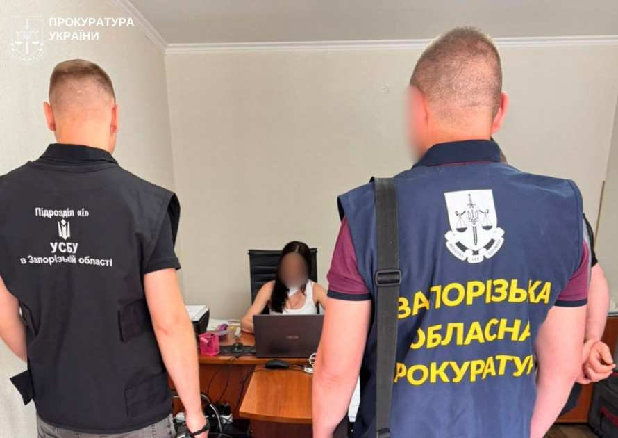 Карети швидкої «ремонтували» на папері: в Запоріжжі викрили схему експосадовця лікарні та підприємиці (фото)
