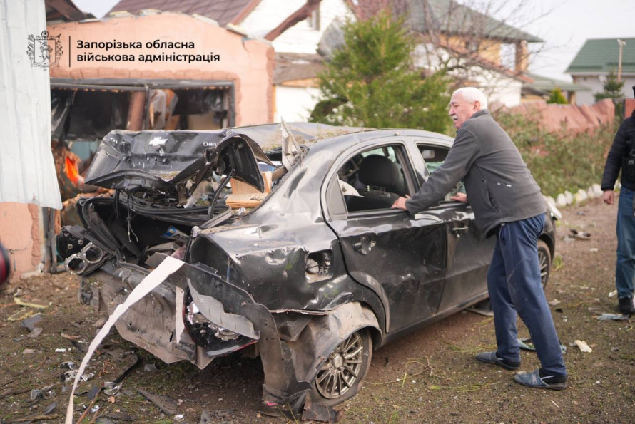 Ворог атакував Запоріжжя: є поранені, пошкоджені житлові будинки (фото)