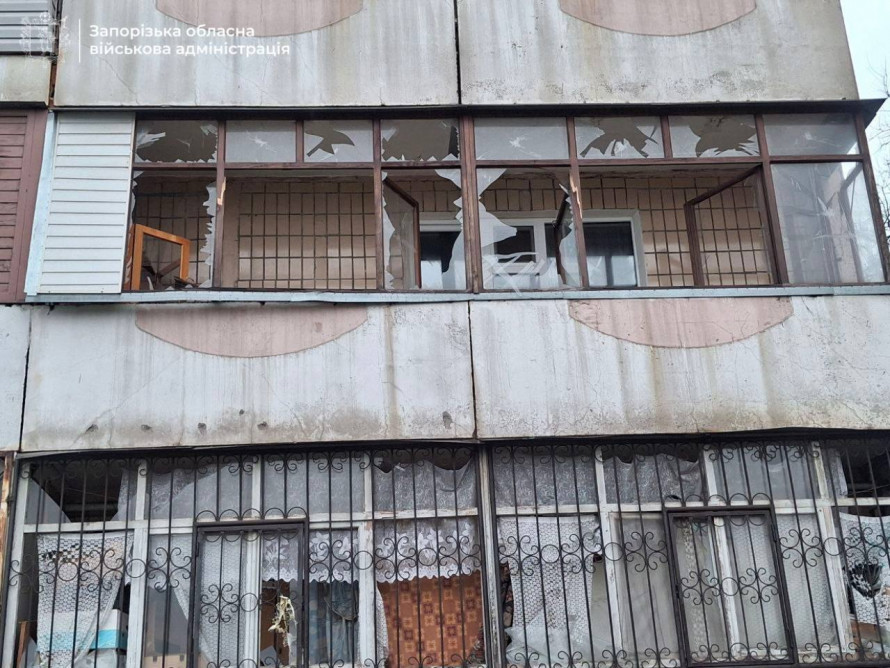 Росіяни вдарили по двох районах Запоріжжя: є постраждалі, пошкоджені десятки будинків (фото)