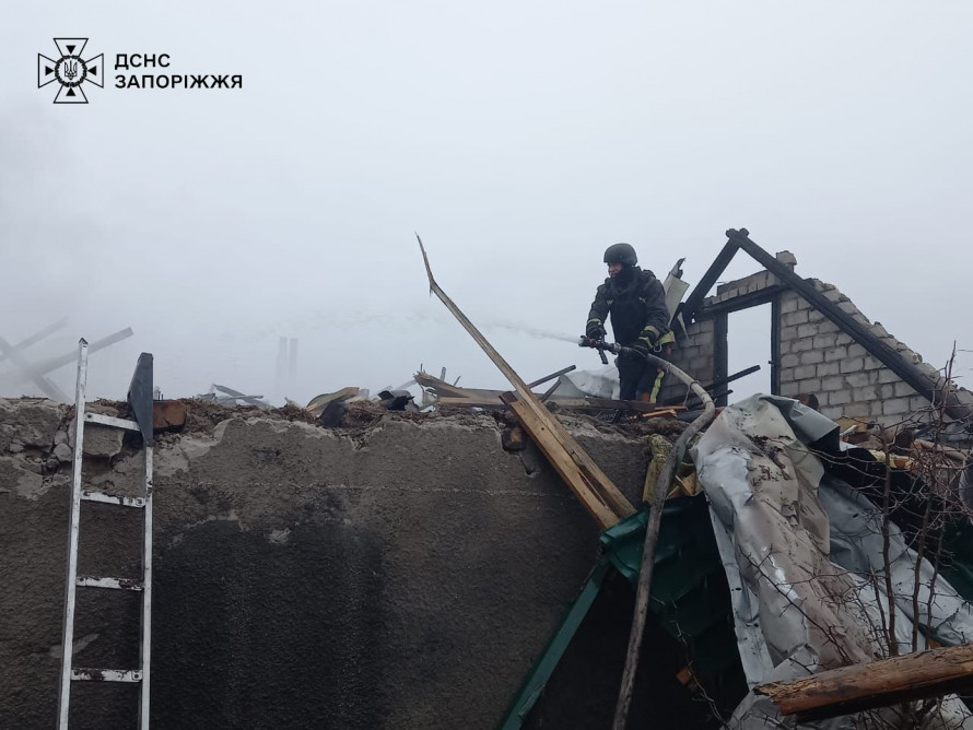 Одна людина загинула, вісім - поранені: наслідки ворожих обстрілів Запорізької області за добу