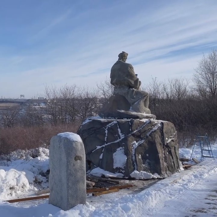 Символ свободи та пам’яті: у Запоріжжі на Хортиці з'явилася нова скульптура (відео)