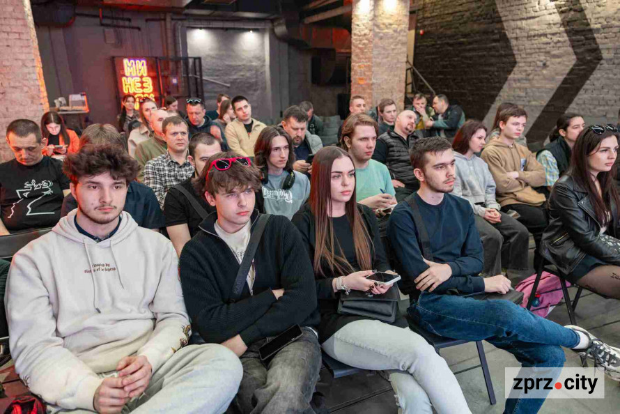 «Ми можемо тримати фронт, але не можемо тримати тил»: у Запоріжжі відбулася відкрита розмова ветеранів із громадою