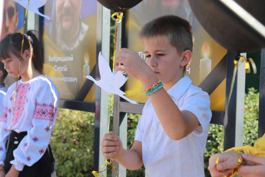 Ворог ударив по Алеї Пам'яті у селищі під Запоріжжям - фото