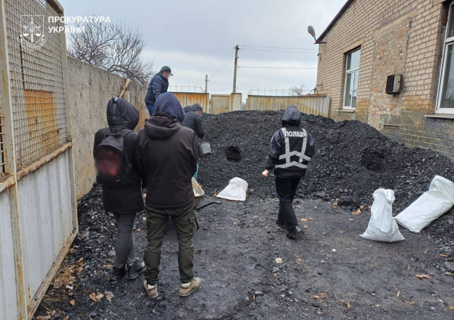 Нечесні поставки для закладів освіти: посадовця на Запоріжжі судитимуть за розтрату коштів