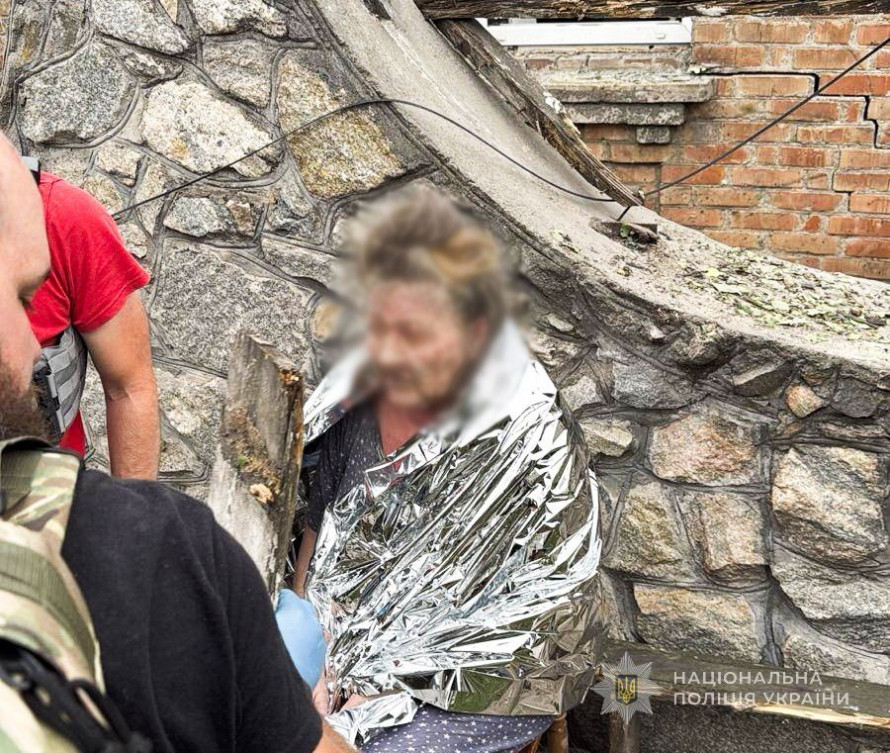 Масштабна пожежа у Запоріжжі: внаслідок ворожої атаки горів ринок і торгівельний центр (фото)