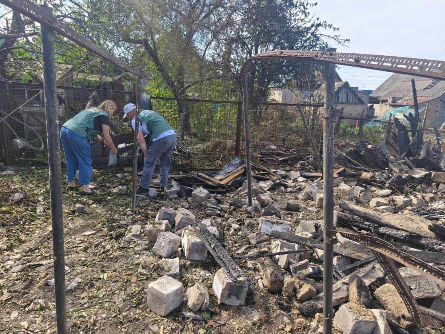 Забруднення ґрунтів і завали уламків: що виявили на місцях обстрілів в Шевченківському районі Запоріжжя (фото)