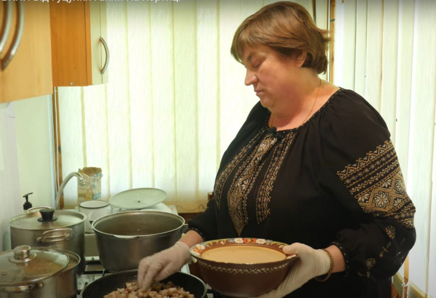 Приїздять скуштувати з усього міста - запорізька гуцулка поділилася рецептом справжнього куліша у популярному телепроєкті (відео)