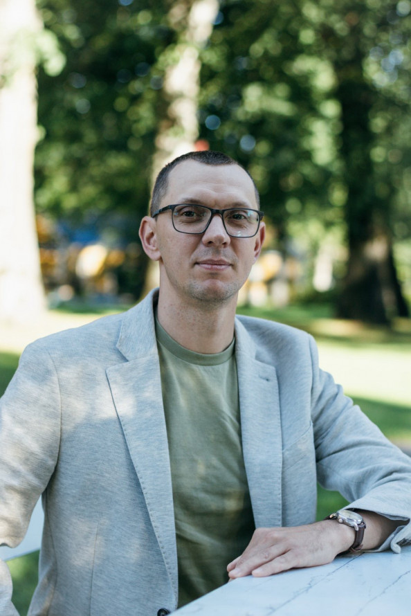 «Професія, яка надихає писати вірші»: як металургія стала джерелом творчого натхнення для запоріжця Павла Петренка