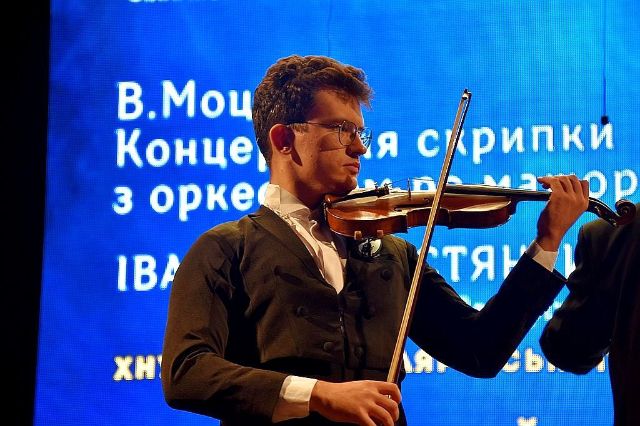 Соло з оркестром у Запоріжжі - юні переможці "Акордів Хортиці" зачарували публіку (фото)