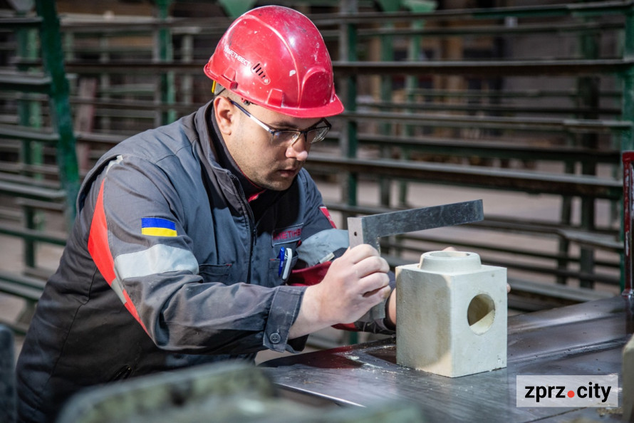 Працівники запорізьких підприємств Метінвесту отримають виплати на відновлення пошкоджених обстрілами осель