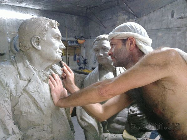 "Я живу не кольором, а об'ємом": автор багатьох запорізьких скульптур відзначає ювілей - інтерв'ю