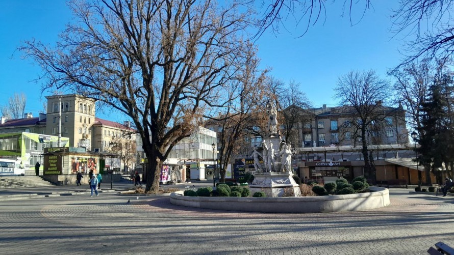 Від народних зборів до базару - історія площі, що стала серцем старого Олександрівська