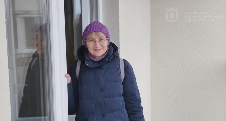 Повернення додому: у Запоріжжі мешканці отримали ключі від відновлених квартир (фото, відео)