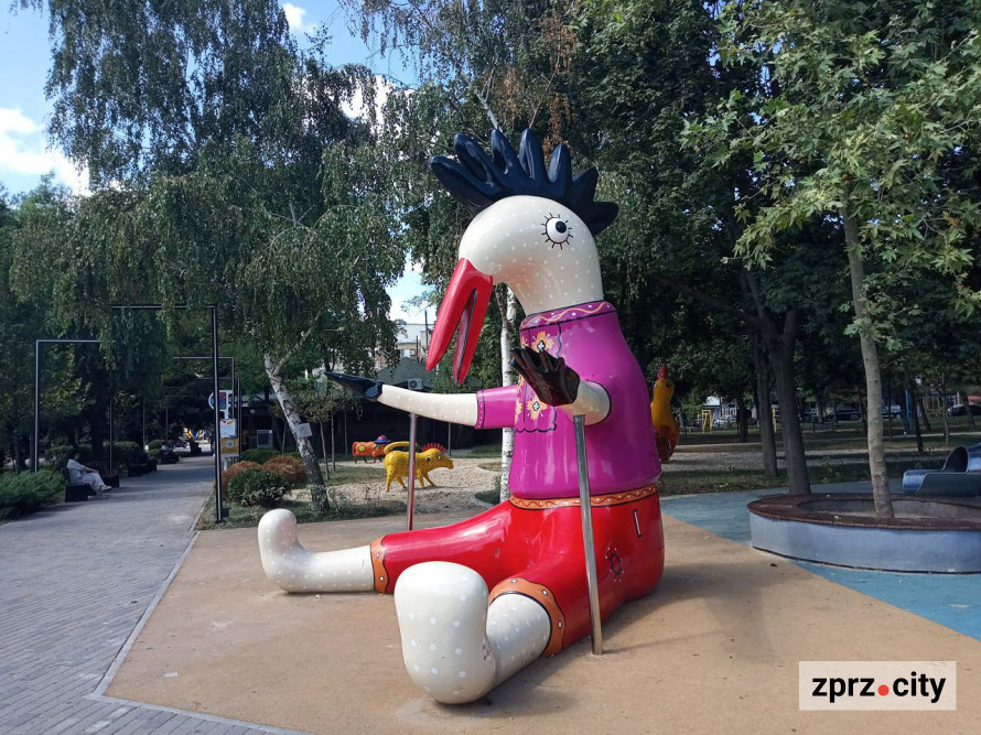Кольорове літо серед фантастичних звірів: як зараз виглядає "Чарівний сад" у Запоріжжі (фото)