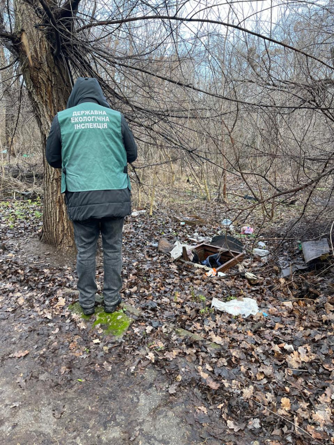 Сміття на шляху до парку: у Запоріжжі містяни викликали екологів перевірити територію (фото)