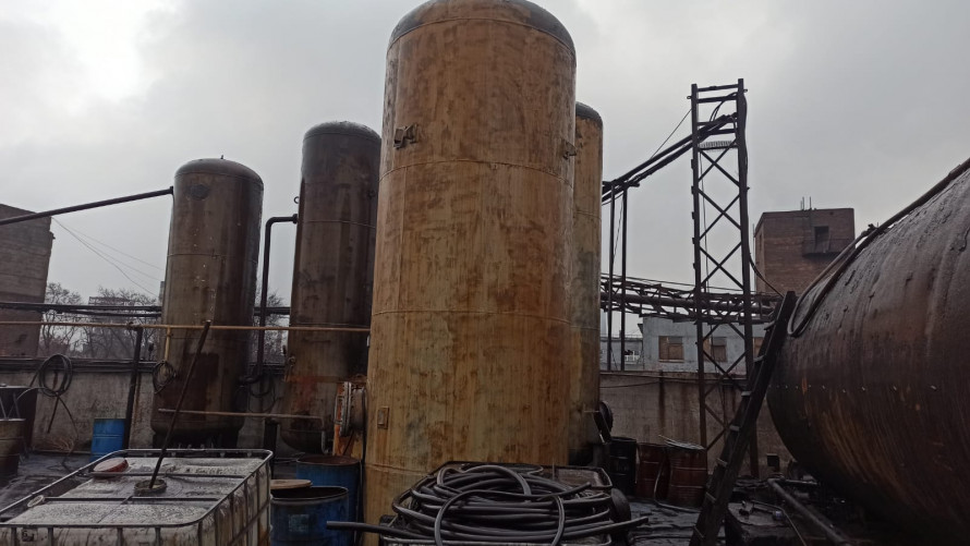 Працювали «в тіні»: на Запоріжжі викрили підпільне виробництво пального (фото)