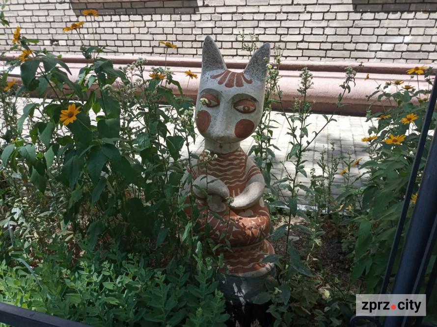 У центрі Запоріжжя стоять скульптури, зроблені дітьми - фото