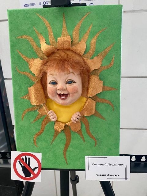 Трансформація ляльок: у Запоріжжі презентували виставку іграшок ручної роботи в незвичайному форматі (фото)