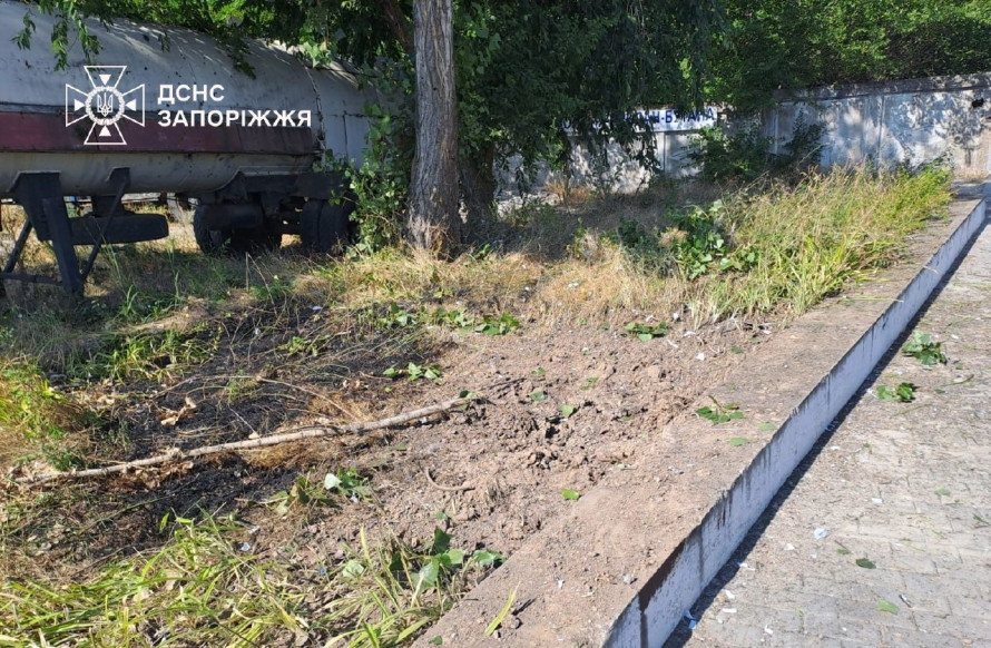 Били по АЗС: у Запоріжжі внаслідок атаки дронів загинула дівчина, серед постраждалих - дитина (фото, відео)
