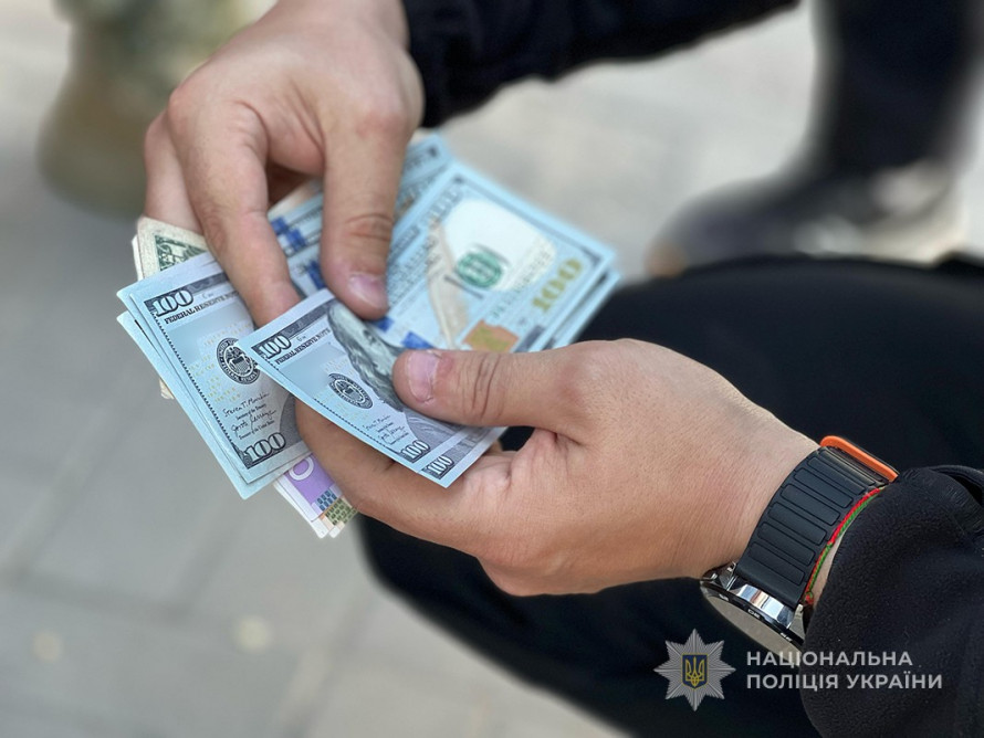 Торгували "інвалідністю" - у Запоріжжі викрили чоловіків, які допомагали ухилянтам виїжджати за кордон (фото, відео)