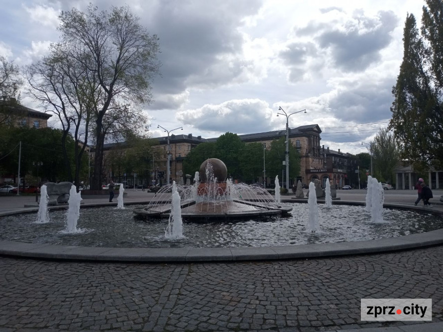 У Запоріжжі запрацював один з головних фонтанів - фото