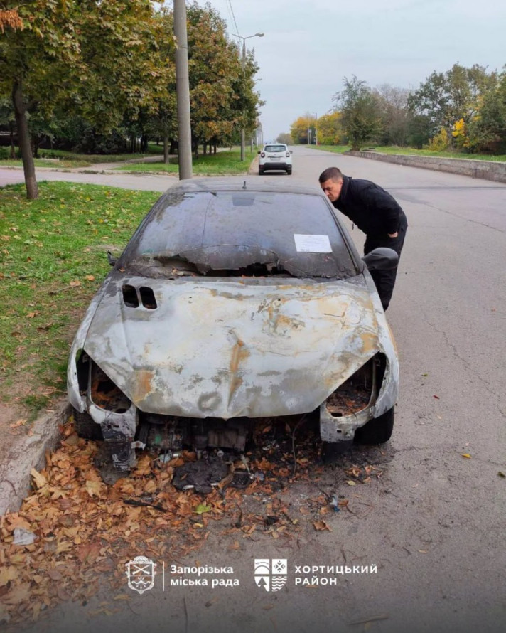 Вулиці без автівок-примар: у Хортицькому районі взялися за покинуті машини (фото)