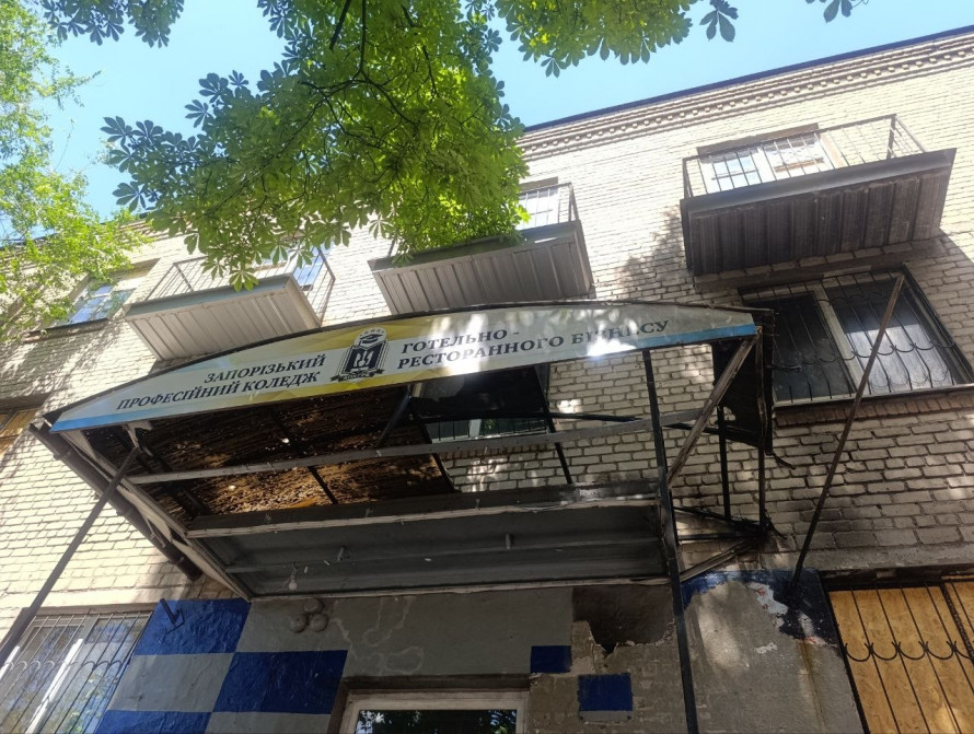 Починали з трьох столів: як Пологівський ліцей після окупації відновився у Запоріжжі і допомагає захисникам