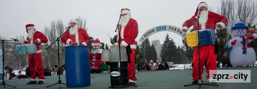 Казка мирних часів – як у Запоріжжі протягом 20 років змінювалася новорічна ялинка (фото)