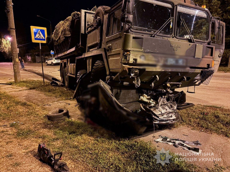 Виїхав на зустрічну та зіткнувся з вантажівкою: у Запоріжжі загинув 39-річний водій (фото)