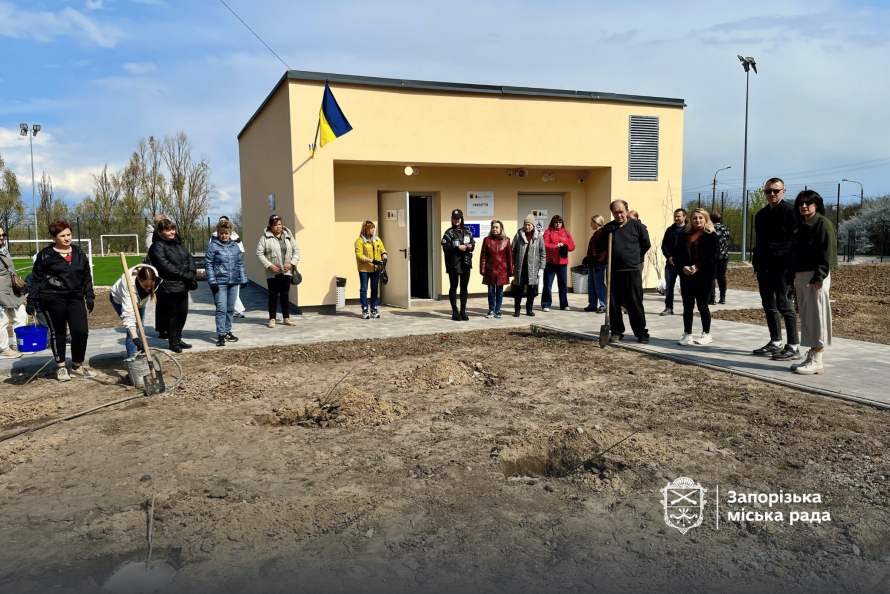 У Запоріжжі саджають сади Перемоги - фото