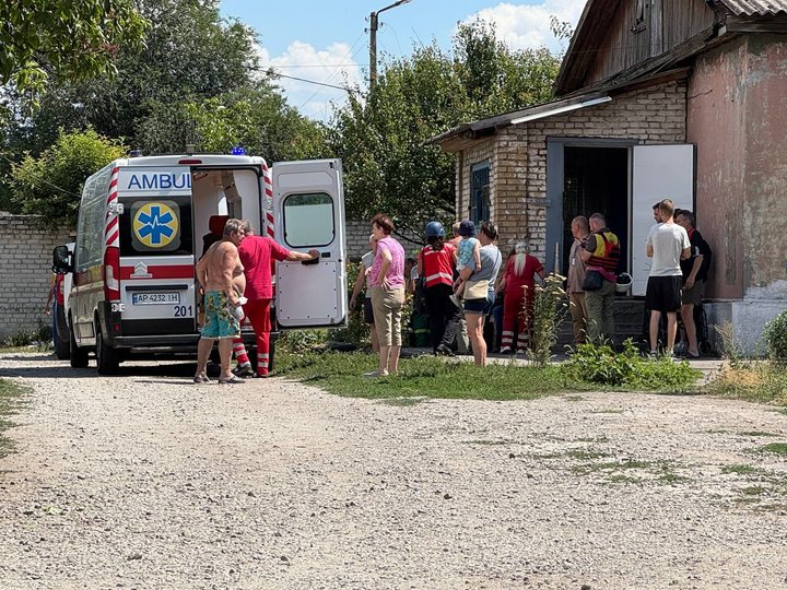 Бігли на вулицю босоніж по склу: очевидці розповіли про подвійний удар КАБами по Запоріжжю