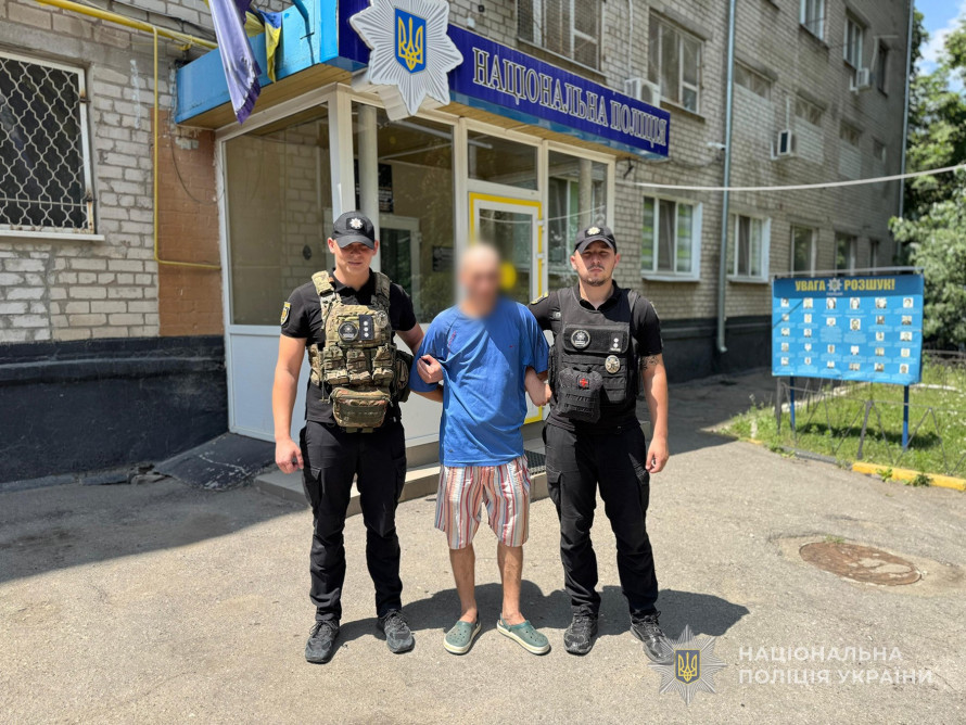 Пограбував пенсіонера у під’їзді – у Запоріжжі затримали чоловіка (фото)