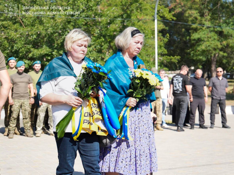 Корабельна ринда біля пляжу: у Запоріжжі відкрили меморіал полеглим морським піхотинцям (фото)
