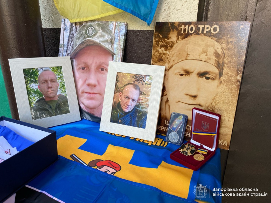 «Для мене він усе одно живий»: у Запоріжжі вшанували пам'ять полеглого Захисника Сергія Штепу (фото)