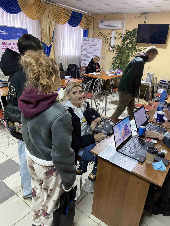 Обов’язкова евакуація через загрозу обстрілів — куди їхати мешканцям Запорізької області і як отримати допомогу