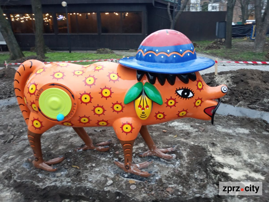 В одному із запорізьких скверів відкриють майданчик з фігурами фантастичних звірів - фоторепортаж