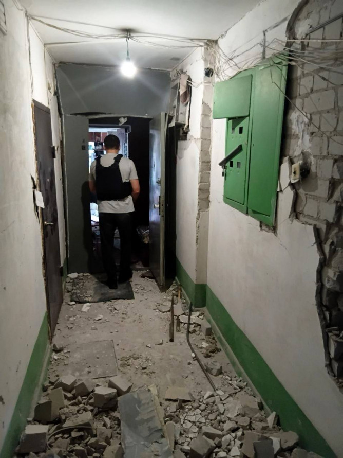 Від трикімнатної квартири залишилася лише одна кімната: наслідки ворожого удару по багатоповерхівці у Запоріжжі 4 липня(фото)