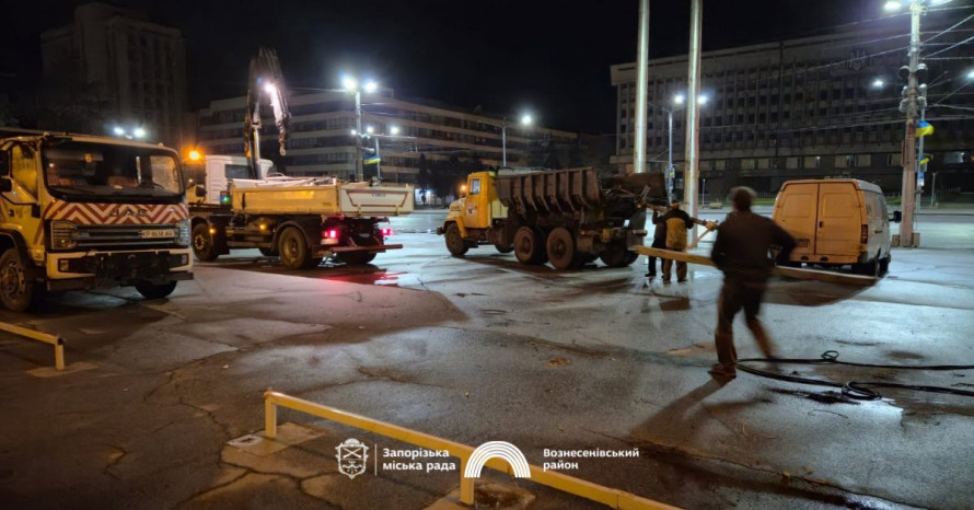 Зруйнована арка та пошкоджений дах філармонії: у Запоріжжі триває ліквідація наслідків буревію (фото, відео)