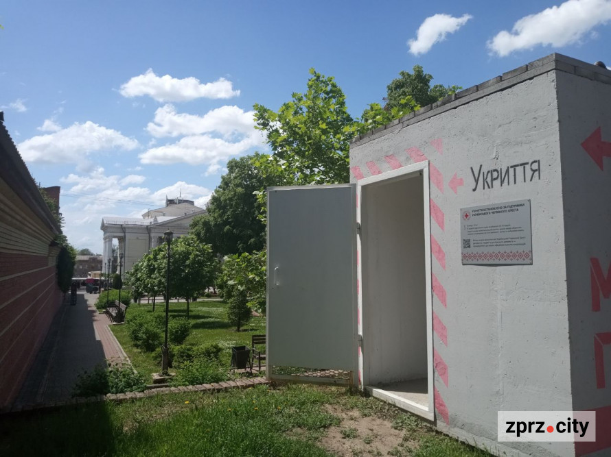 Як виглядає наприкінці весни сквер в історичній частині Запоріжжя - фото