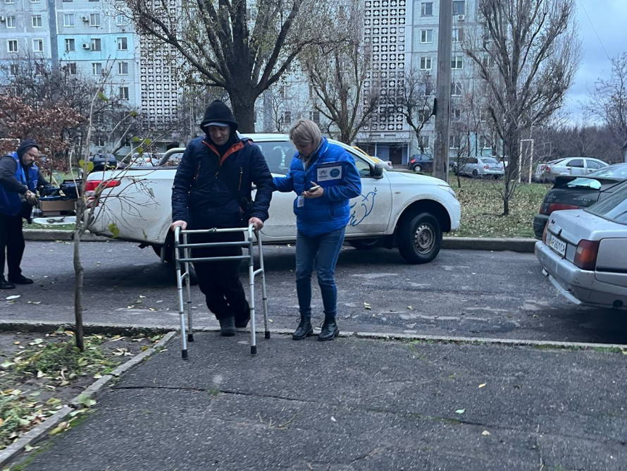 Нове життя у Запоріжжі - гуманітарна місія евакуювала чоловіка з інвалідністю з Любицького (фото)