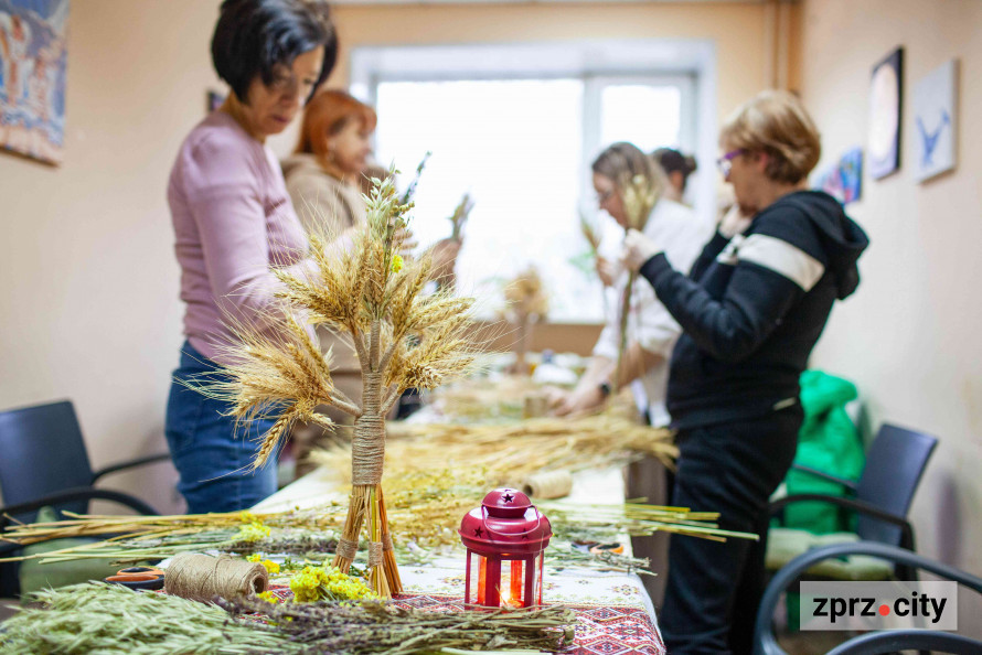 Різдвяна магія - у запорізькому ком’юніті-центрі «Опліч Хаб» відбувся майстер-клас з етнотерапії