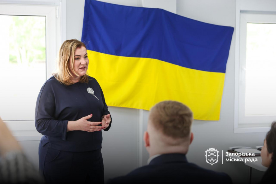 Працюватиме у прифронтових громадах та на деокупованих територіях - у Запоріжжі відкрили пересувний офіс поліції (фото)