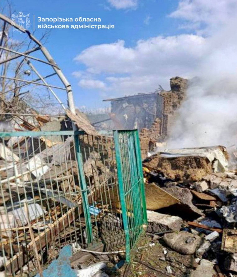 Ворог ударив по великому торгівельному центру Запоріжжя: подробиці (фото, відео)