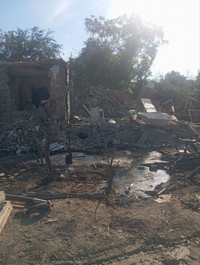 Завали, вирви та уламки: у Запоріжжі зафіксували наслідки російського авіаудару (фото)