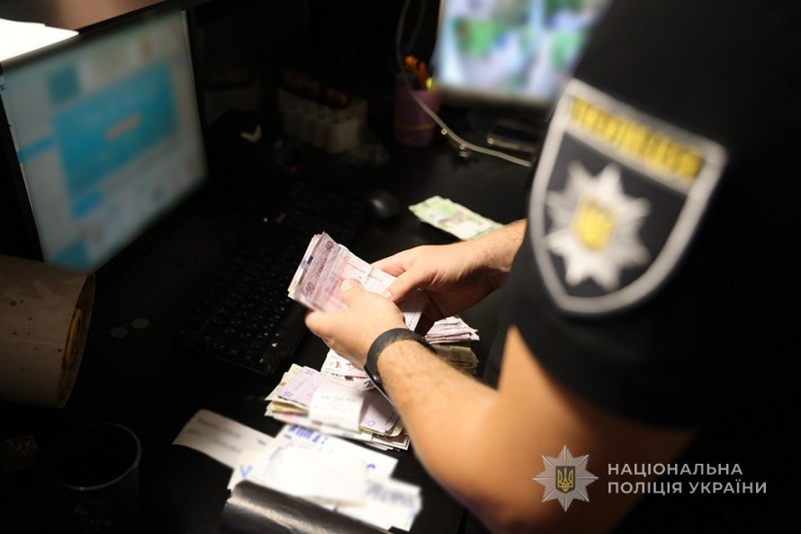 У Запоріжжі викрили мережу нелегальних гральних залів: організатора оголосили в розшук (фото)