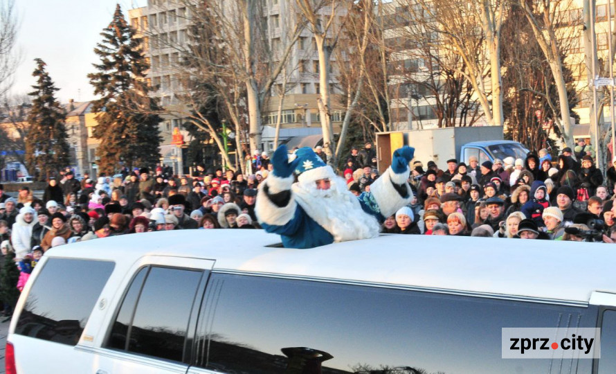 Казка мирних часів – як у Запоріжжі протягом 20 років змінювалася новорічна ялинка (фото)