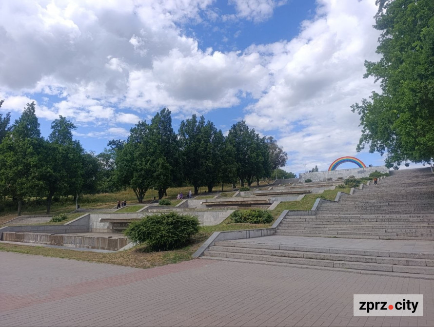 Як Вознесенівський парк Запоріжжя виглядає на початку липня - фото
