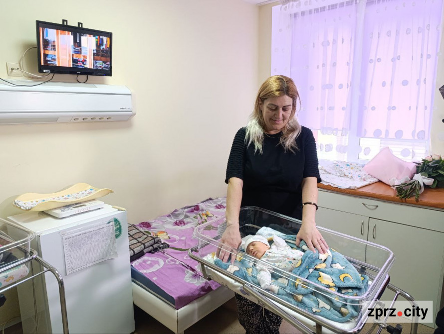 Справжнє диво - у Запоріжжі вперше з початку війни народилася трійня (фото)