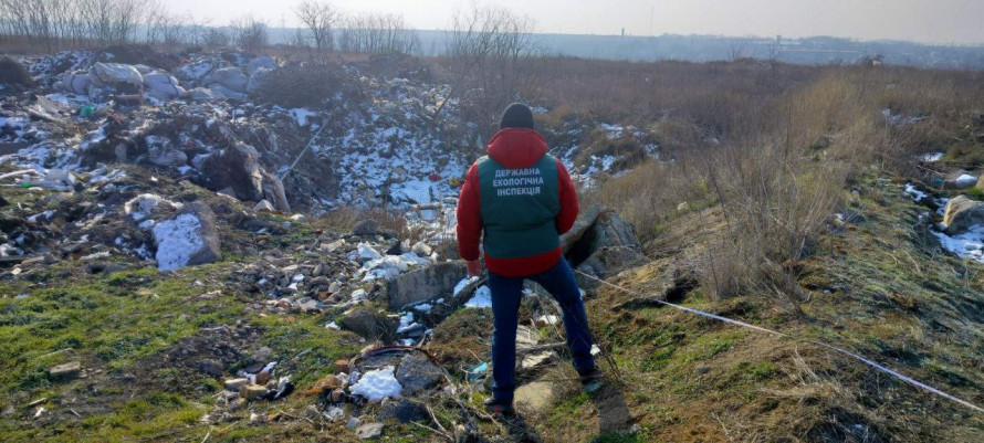 Масштаби вражають у Запорізькому районі виявили гігантське сміттєзвалище (фото)