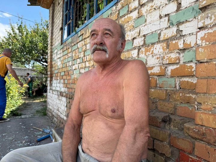 Бігли на вулицю босоніж по склу: очевидці розповіли про подвійний удар КАБами по Запоріжжю